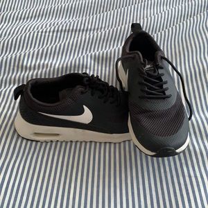 Black and white Nike air max theas